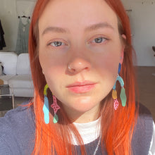 Load image into Gallery viewer, Suured Tantsukitsed kõrvarõngad