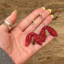 Load image into Gallery viewer, Suvi sädelevad punased kõrvarõngad