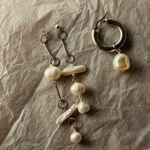 Load image into Gallery viewer, Gramma asümmeetrilised mageveepärliga kõrvarõngad - hõbedased