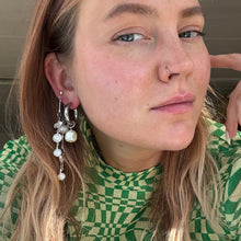 Load image into Gallery viewer, Gramma asümmeetrilised mageveepärliga kõrvarõngad - hõbedased
