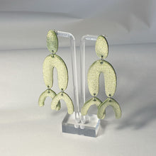 Load image into Gallery viewer, Disco Lobster helerohelised suured kõrvarõngad