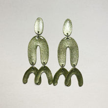 Load image into Gallery viewer, Disco Lobster helerohelised suured kõrvarõngad