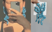 Load image into Gallery viewer, Disco Mata helesinised kõrvarõngad