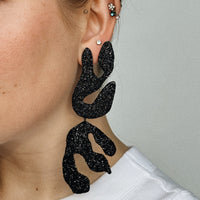 Mata mustad glitteriga kõrvarõngad