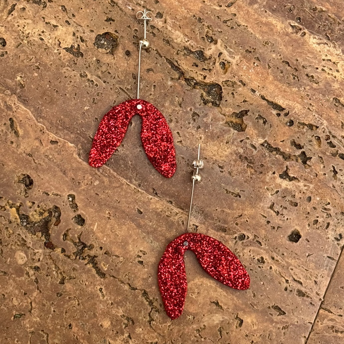 Suvi sädelevad punased kõrvarõngad